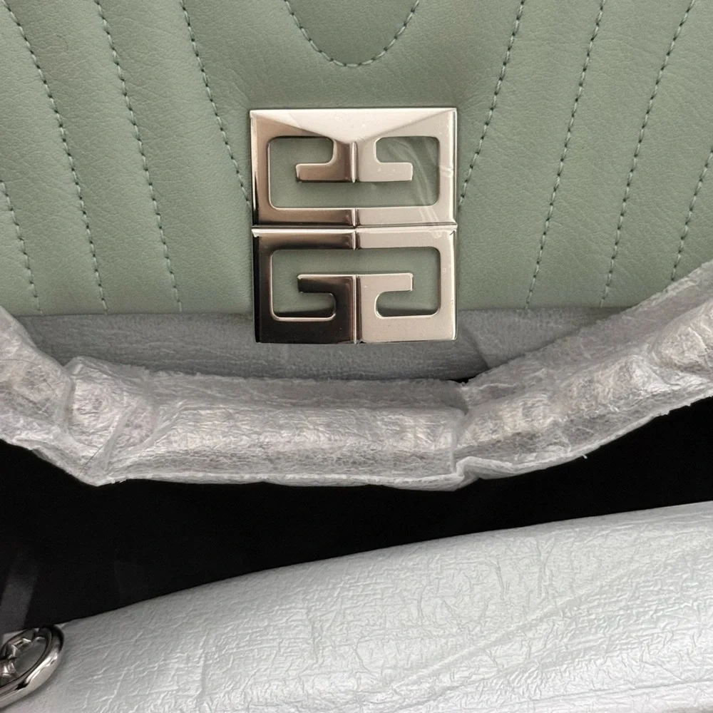 ✨ Givenchy 4G Soft Baguette – Celadon – BRAND NEW – Full Set + Cardholder ✨ - Picture 2 of 9